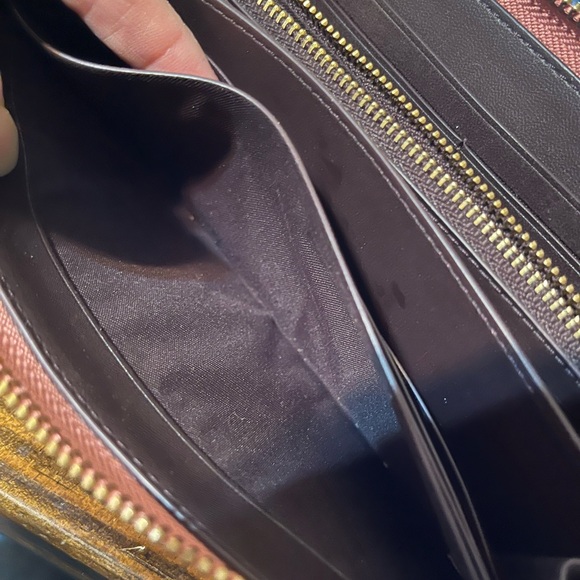 Coach Signature Large Zip Wallet - Picture 4 of 5